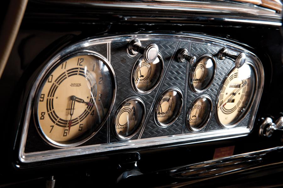  Cadillac V16 Town Sedan by Fleetwood 1936 года  (фото 6 из 19)